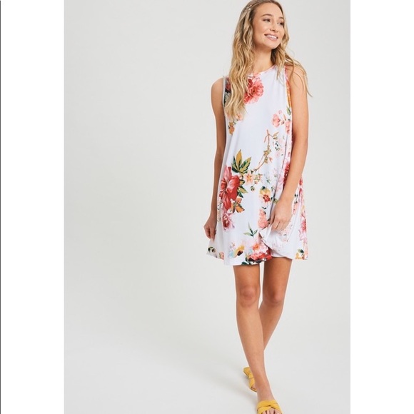 Dresses & Skirts - Last 2! Floral Shift Dress!🌺